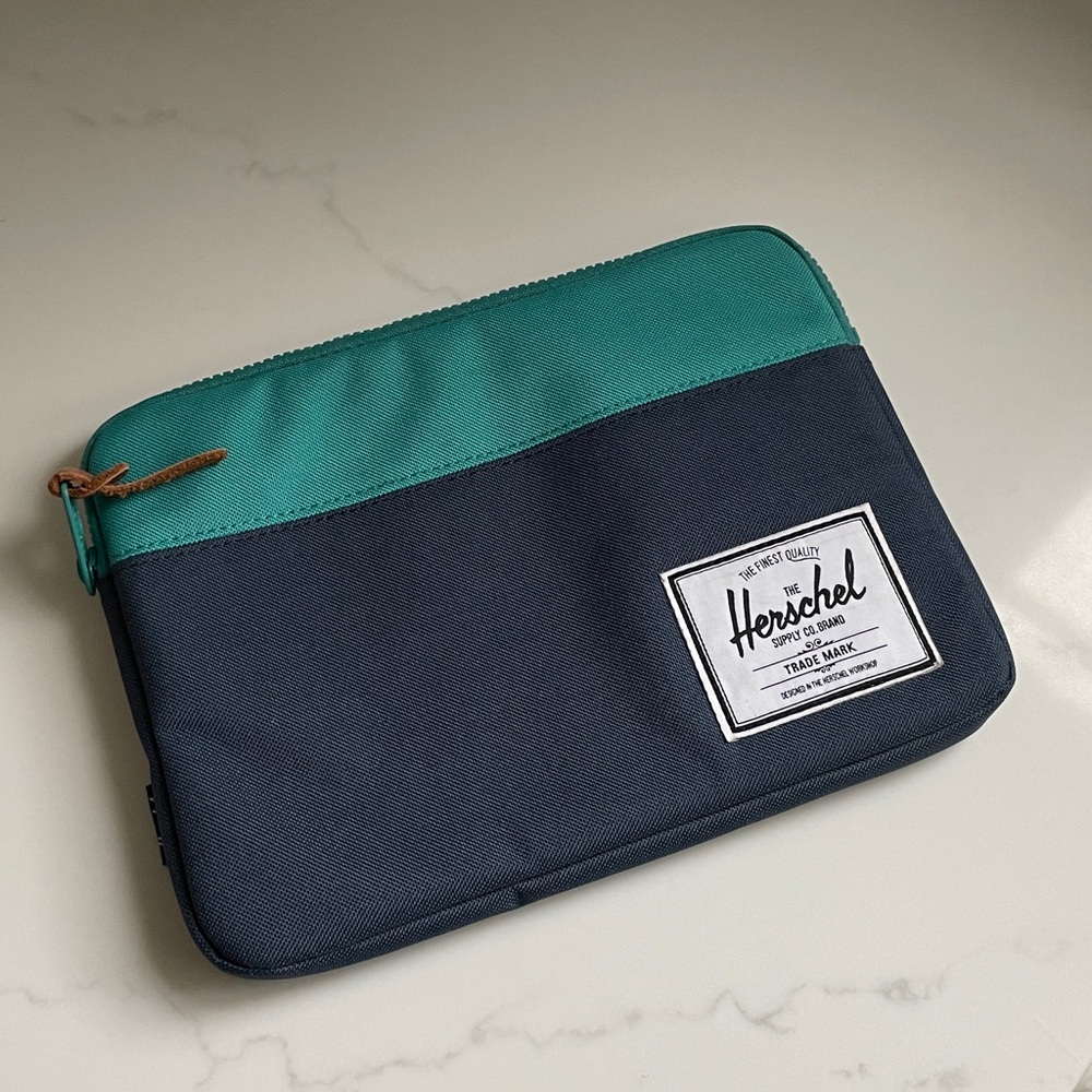 Small Herschel ipad pouch- works for the mini and pro